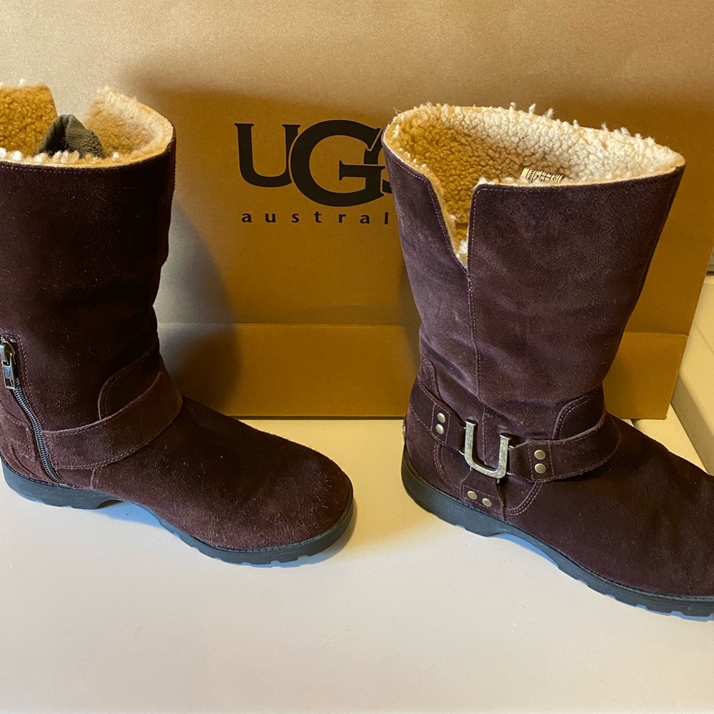 Ugg Sherpa lined water-resistant boots size 8